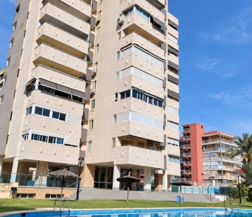 Extraordinario piso esquina reforma integral en el centro de Playa de San Juan. Cerca del Mar